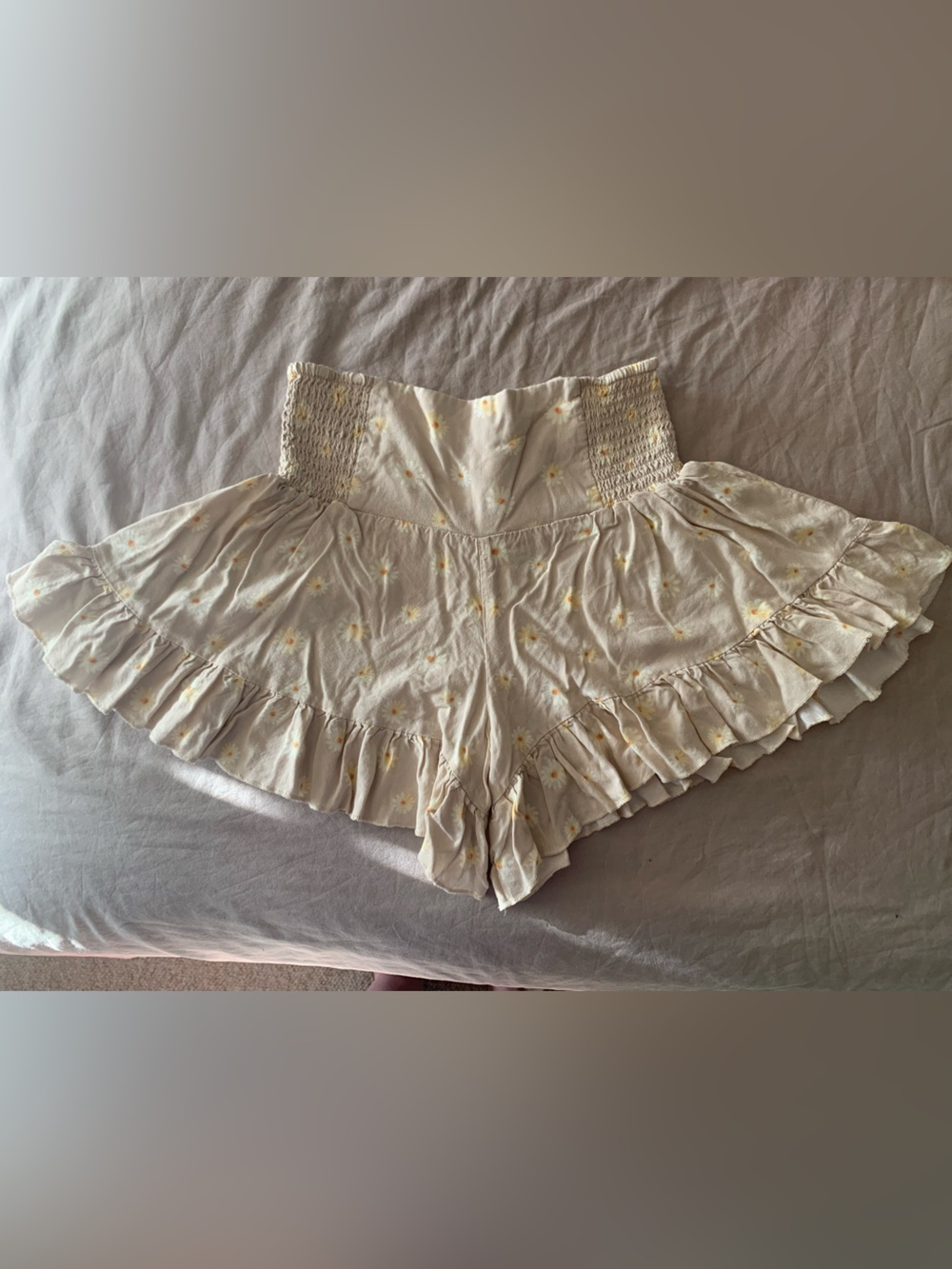 Forever 21 Cream Floral Ruffle High-Waist Shorts - Picture 2 of 3